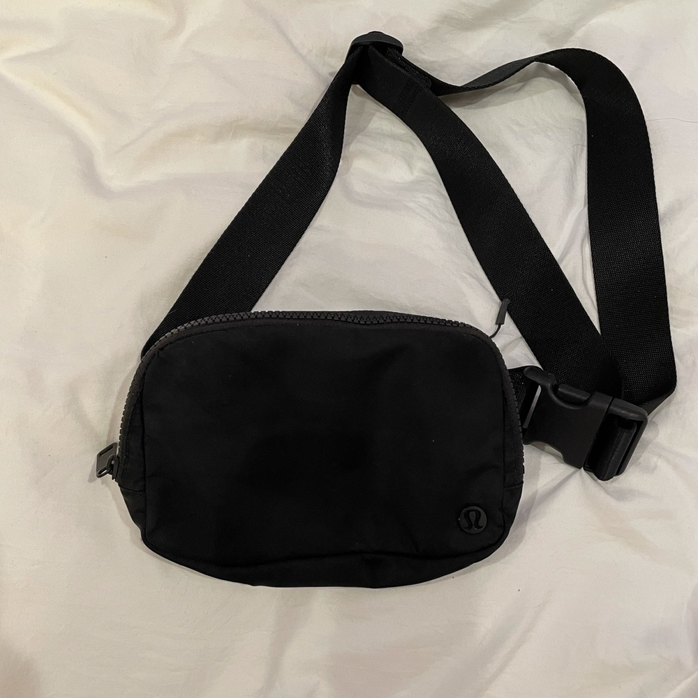 COPY - New lululemon Fanny pack